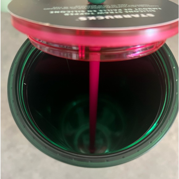 ⭐️ Starbucks 2023 Holiday Edition  Ribbons & Trees  silicon Star straw topper 🎄 - Picture 5 of 6